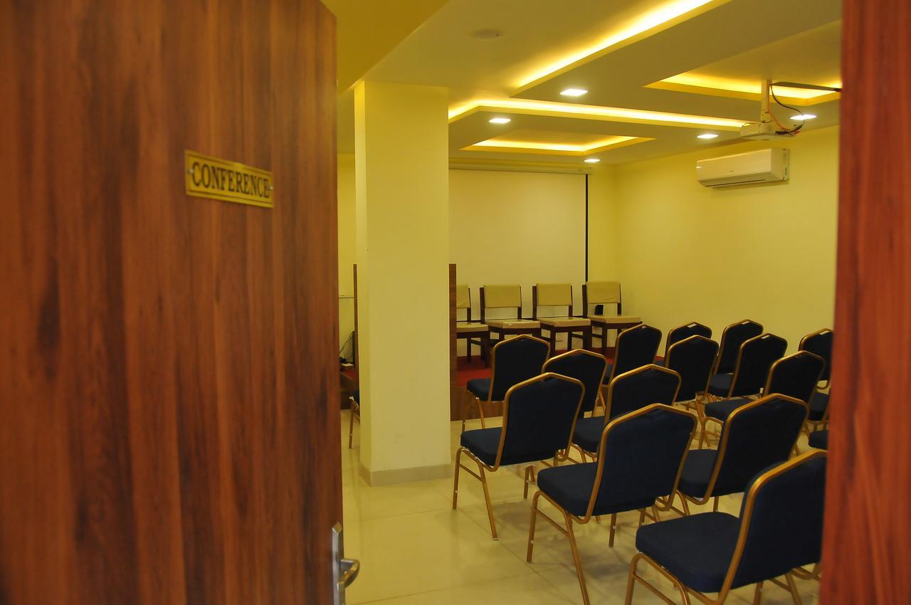 Hotel Pasupala Grand Анантапур Екстериор снимка